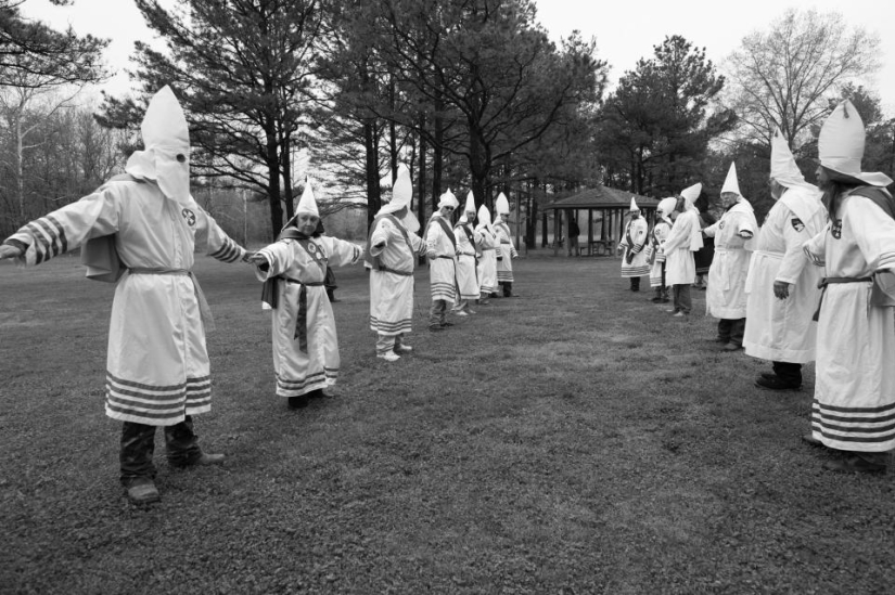 El Ku Klux Klan está vivo! El fotógrafo estudió la sociedad secreta desde adentro durante 11 años