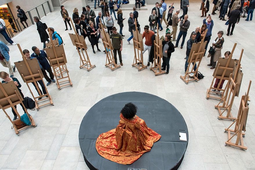 El Museo Estatal Holandés prohíbe las cámaras y les dice a todos que dibujen lo que ven El Museo Estatal Holandés prohíbe las cámaras y les dice a todos que dibujen lo que ven