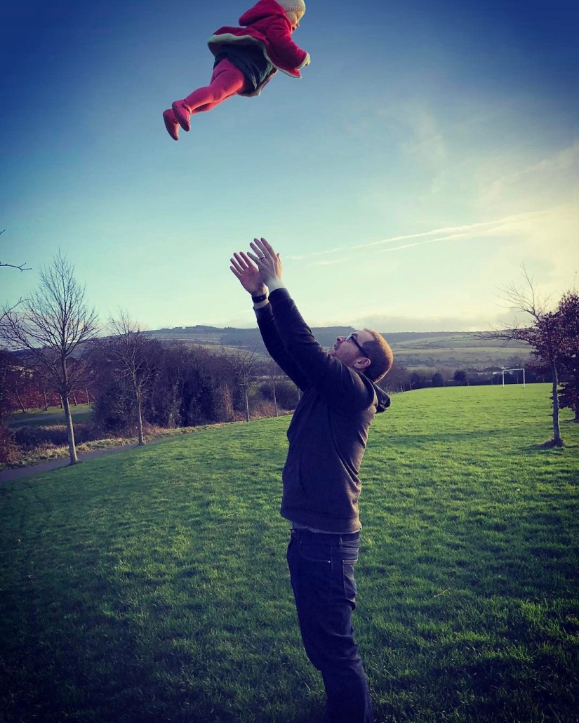 El padre pone Nerviosos a Otros Padres para llamar la Atención sobre la donación de Médula Ósea