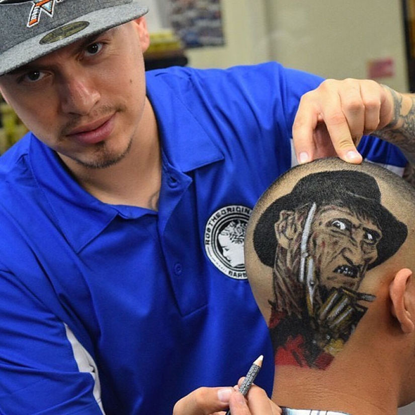 El peluquero crea retratos tridimensionales del cabello de los clientes