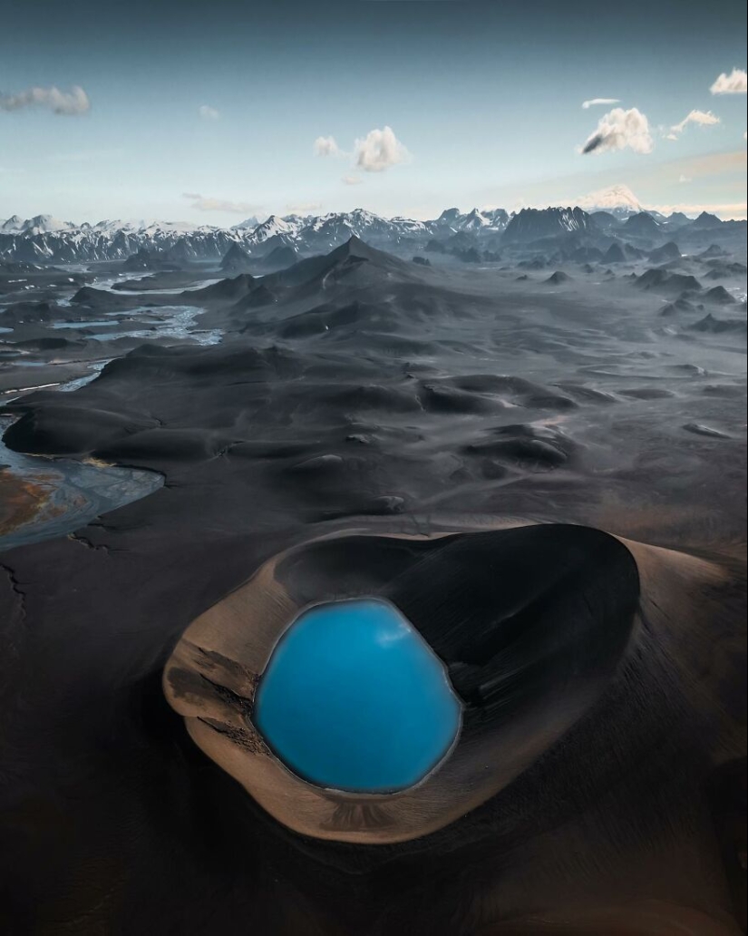 El piloto británico combina su amor por volar y la fotografía para capturar lugares hermosos del mundo