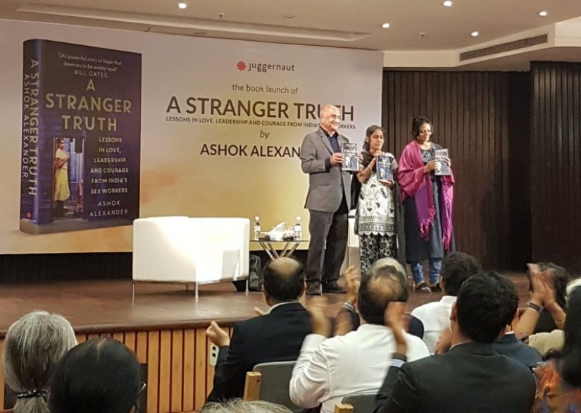 El rescate de ahogamiento — la obra de ahogamiento: como prostitutas India detuvo la epidemia de VIH