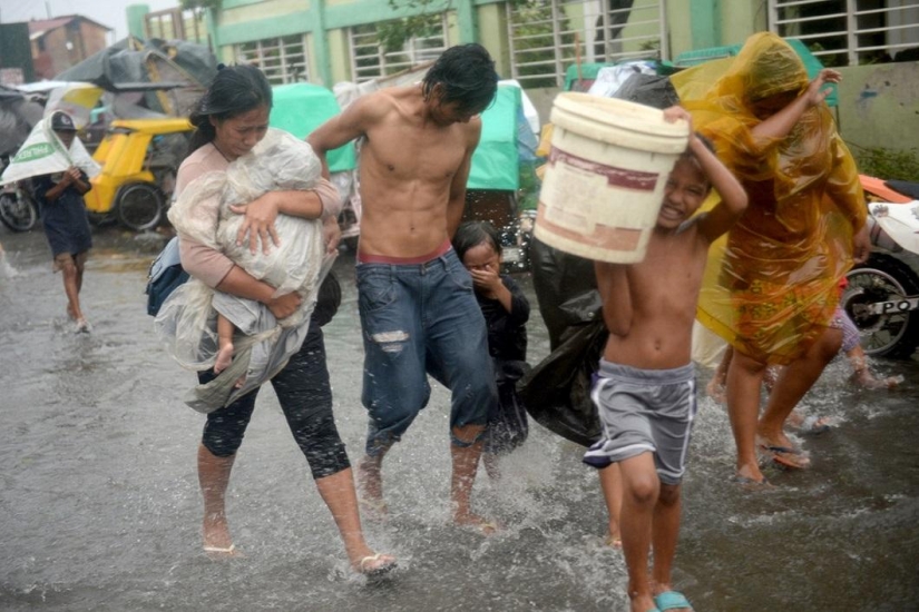 El tifón Ramassan azota Filipinas El tifón Ramassan azota Filipinas