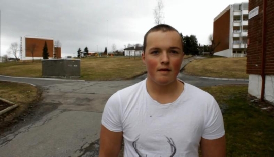 El tipo se hizo el peor tatuaje del mundo, perdiendo la apuesta