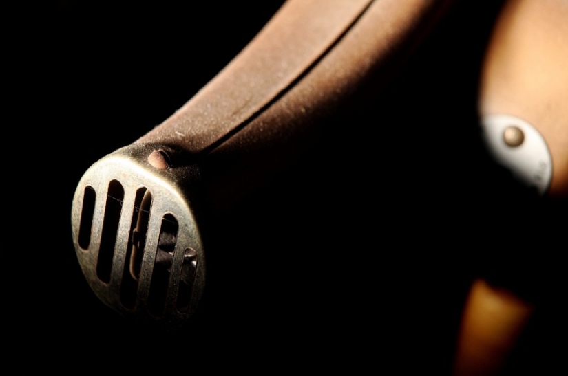 El trabajo de un peluquero y sus herramientas de trabajo. El trabajo de un peluquero y sus herramientas de trabajo.