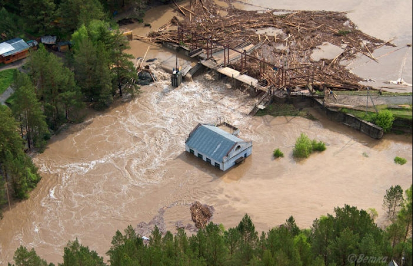El verano en Altai comenzó con una terrible inundación