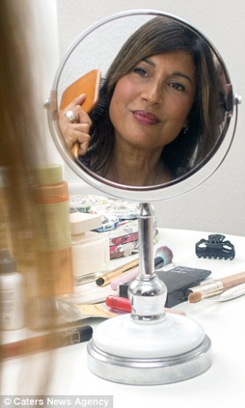 Ella tiene 54 años, pero todos toman a su hijo por novio Ella tiene 54 años, pero todos toman a su hijo por novio