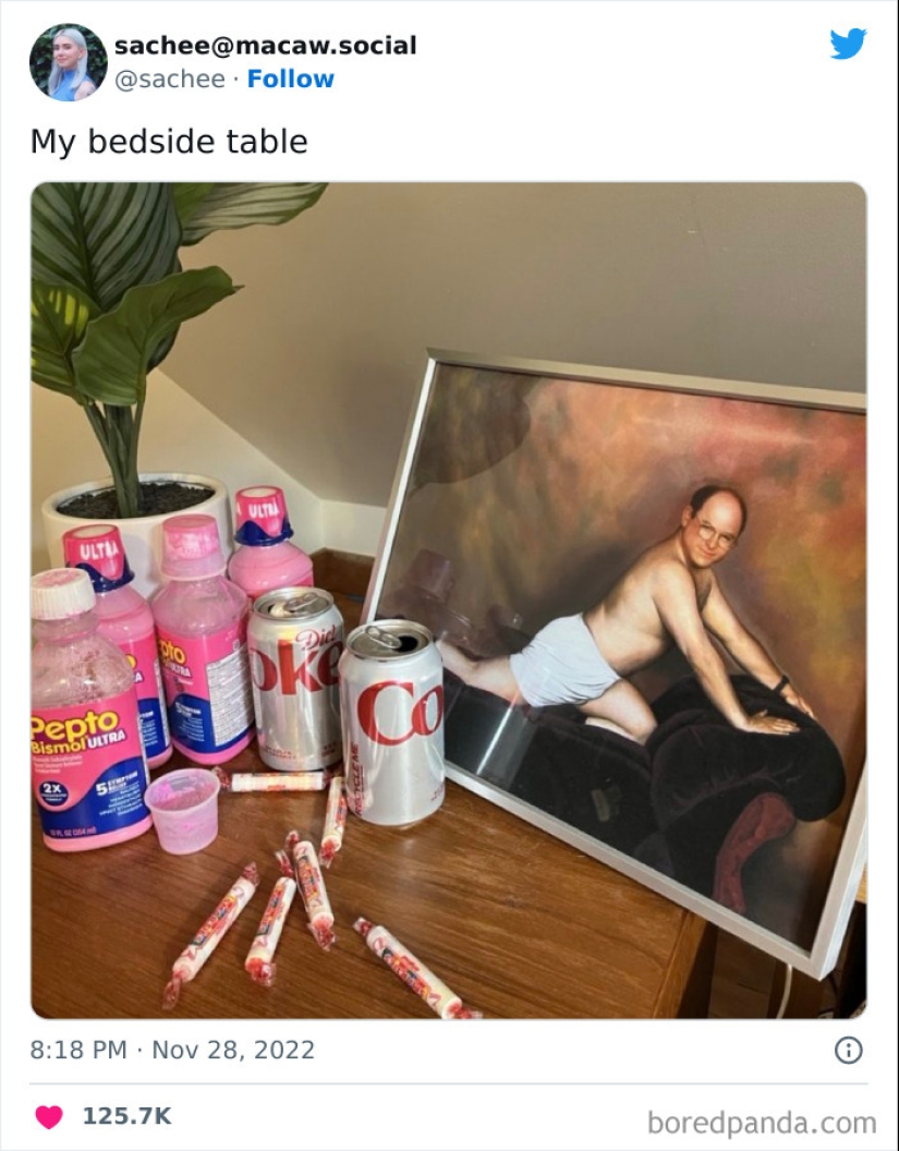 Elon Musk publicó una foto de su mesita de noche, por lo que Internet creó divertidos memes al respecto Elon Musk publicó una foto de su mesita de noche, por lo que Internet creó divertidos memes al respecto