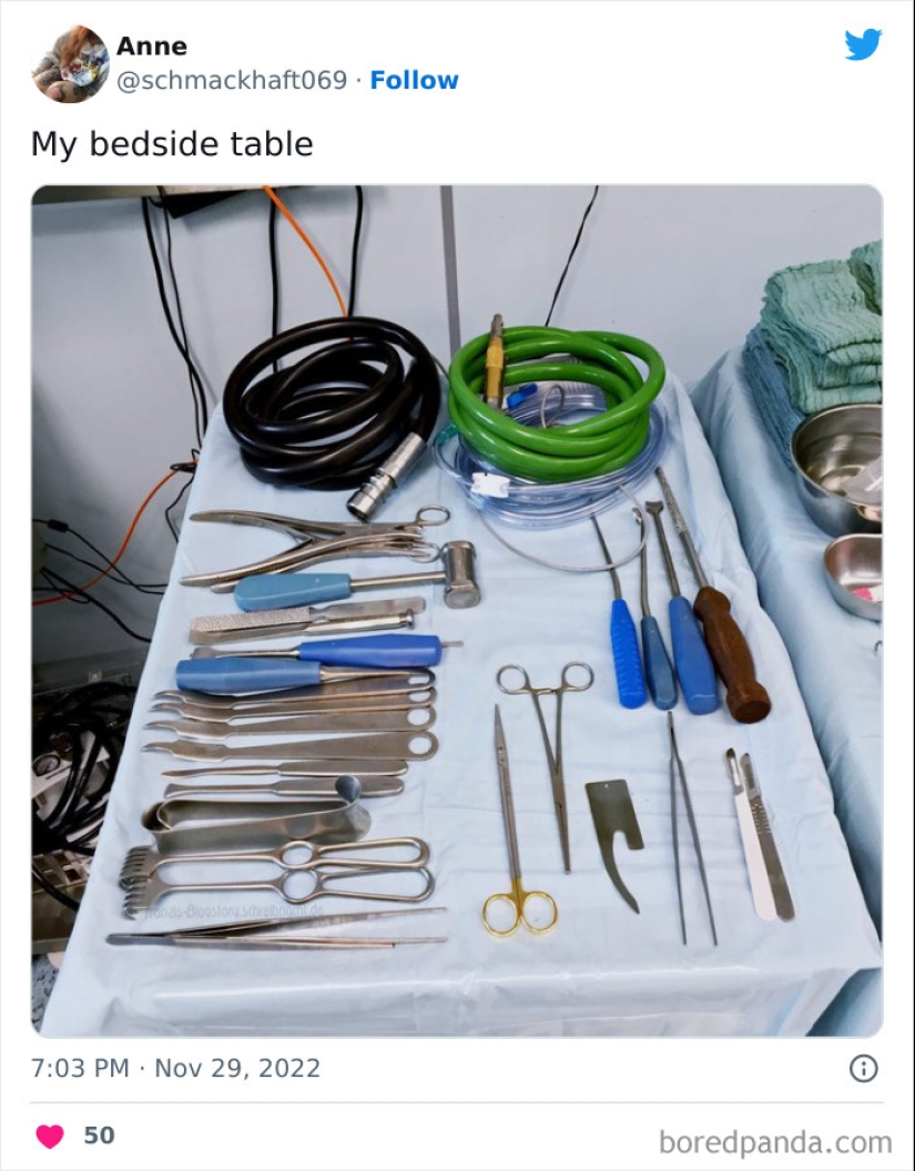 Elon Musk publicó una foto de su mesita de noche, por lo que Internet creó divertidos memes al respecto Elon Musk publicó una foto de su mesita de noche, por lo que Internet creó divertidos memes al respecto