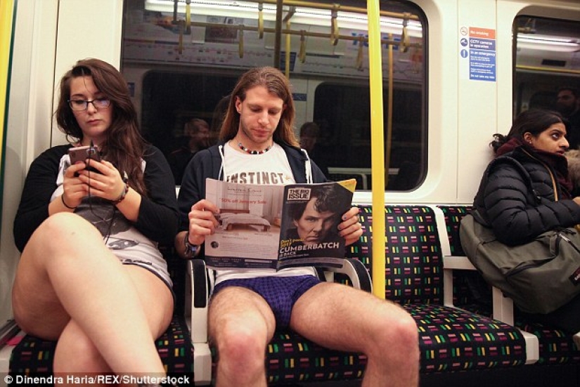 En el metro en calzoncillos — se celebró un "Día sin pantalones" en Londres En el metro en calzoncillos — se celebró un "Día sin pantalones" en Londres