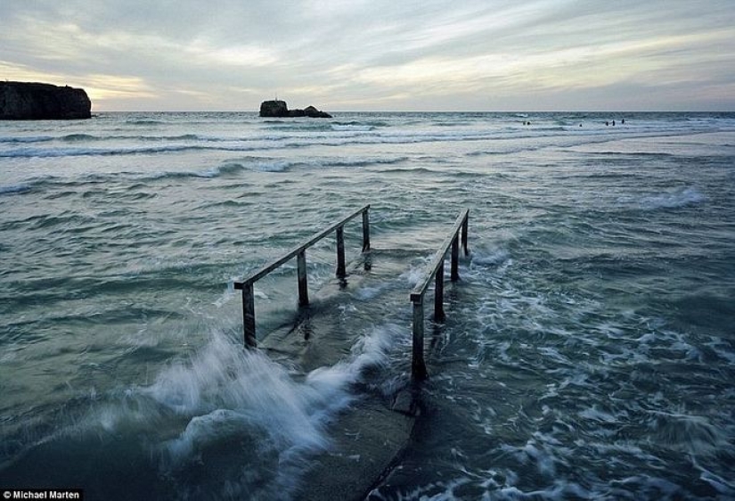 En la década de 2030, el mundo se verá abrumado por cataclismos causados por el calentamiento global y ... Luna En la década de 2030, el mundo se verá abrumado por cataclismos causados por el calentamiento global y ... Luna