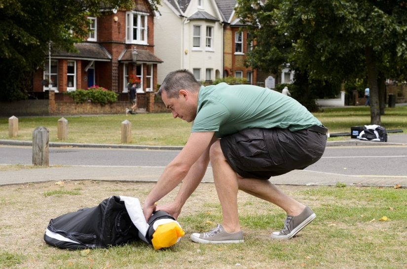 En todas partes tenemos un camino: el británico inventó una "cebra" portátil