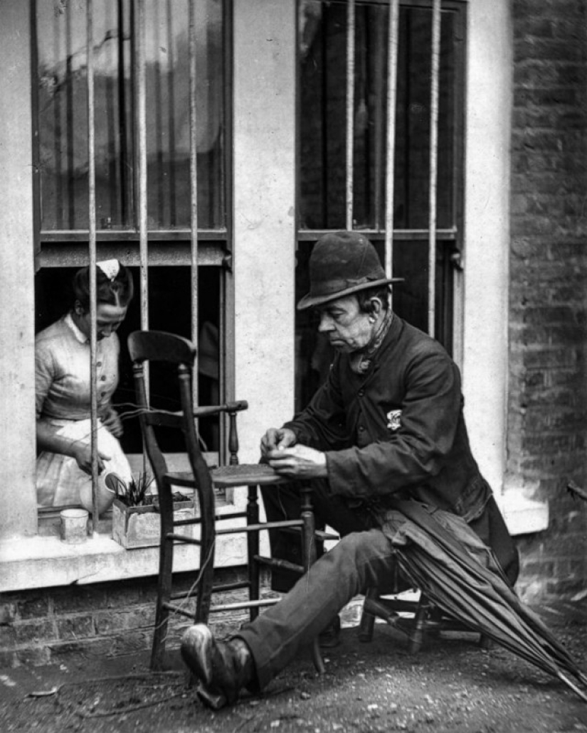 Endless poverty on the streets of London in 1873-1877