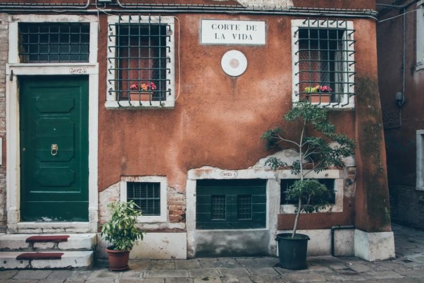 Entertaining geography - doors in different parts of Europe Entertaining geography - doors in different parts of Europe