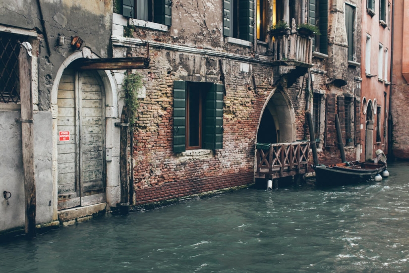 Entertaining geography - doors in different parts of Europe Entertaining geography - doors in different parts of Europe