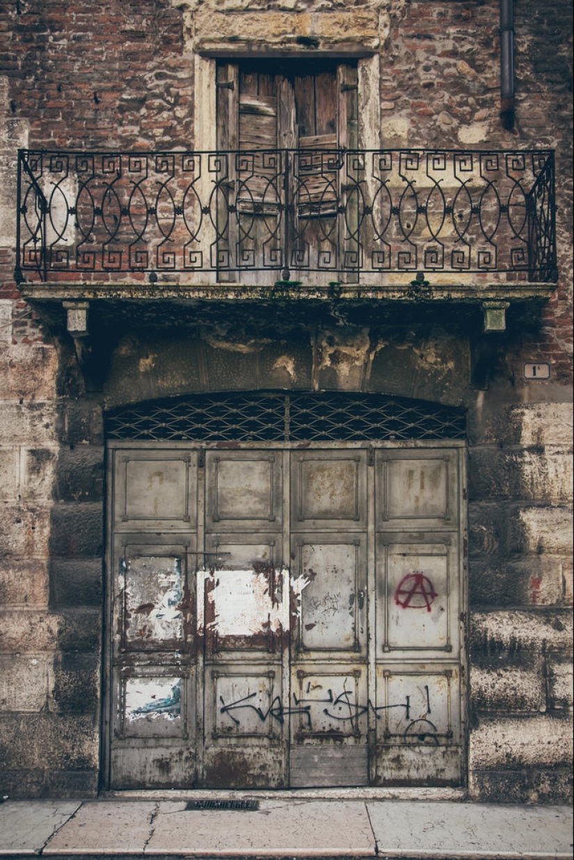 Entertaining geography - doors in different parts of Europe Entertaining geography - doors in different parts of Europe