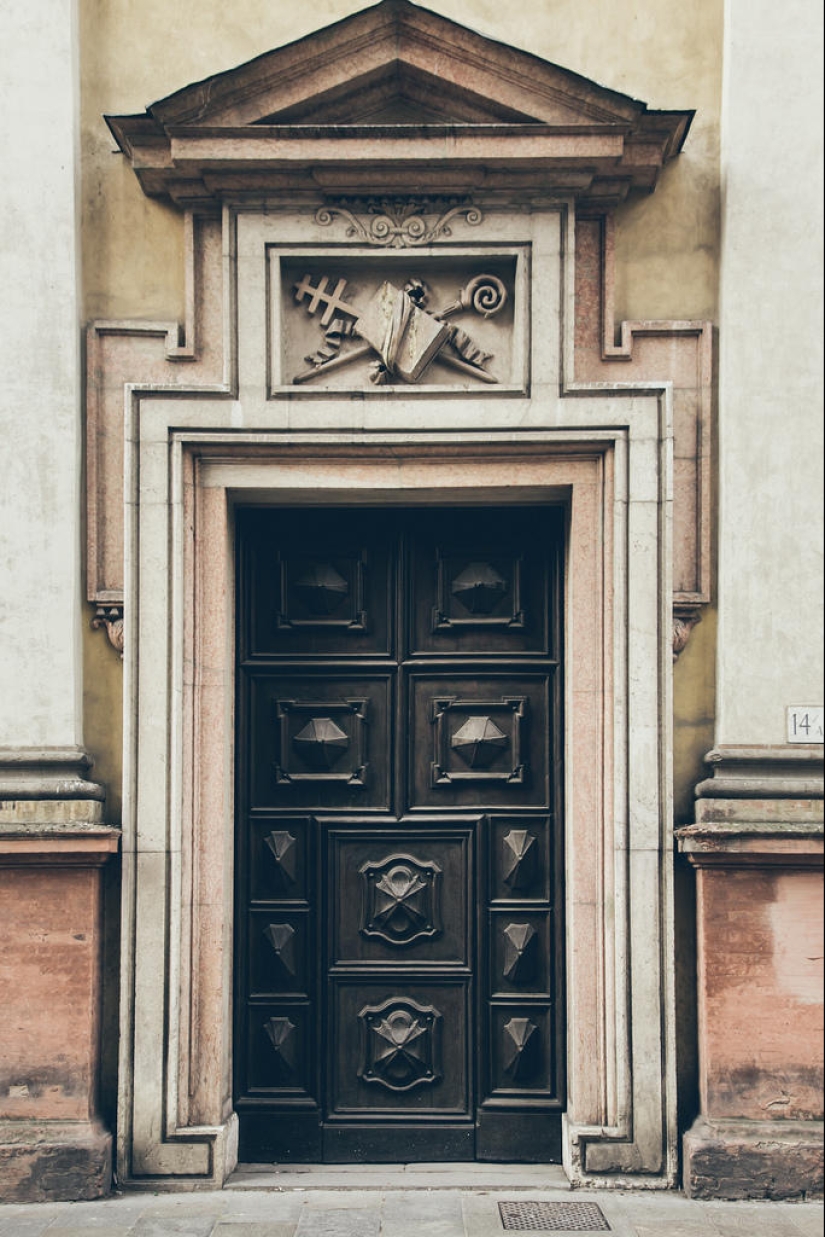 Entertaining geography - doors in different parts of Europe Entertaining geography - doors in different parts of Europe