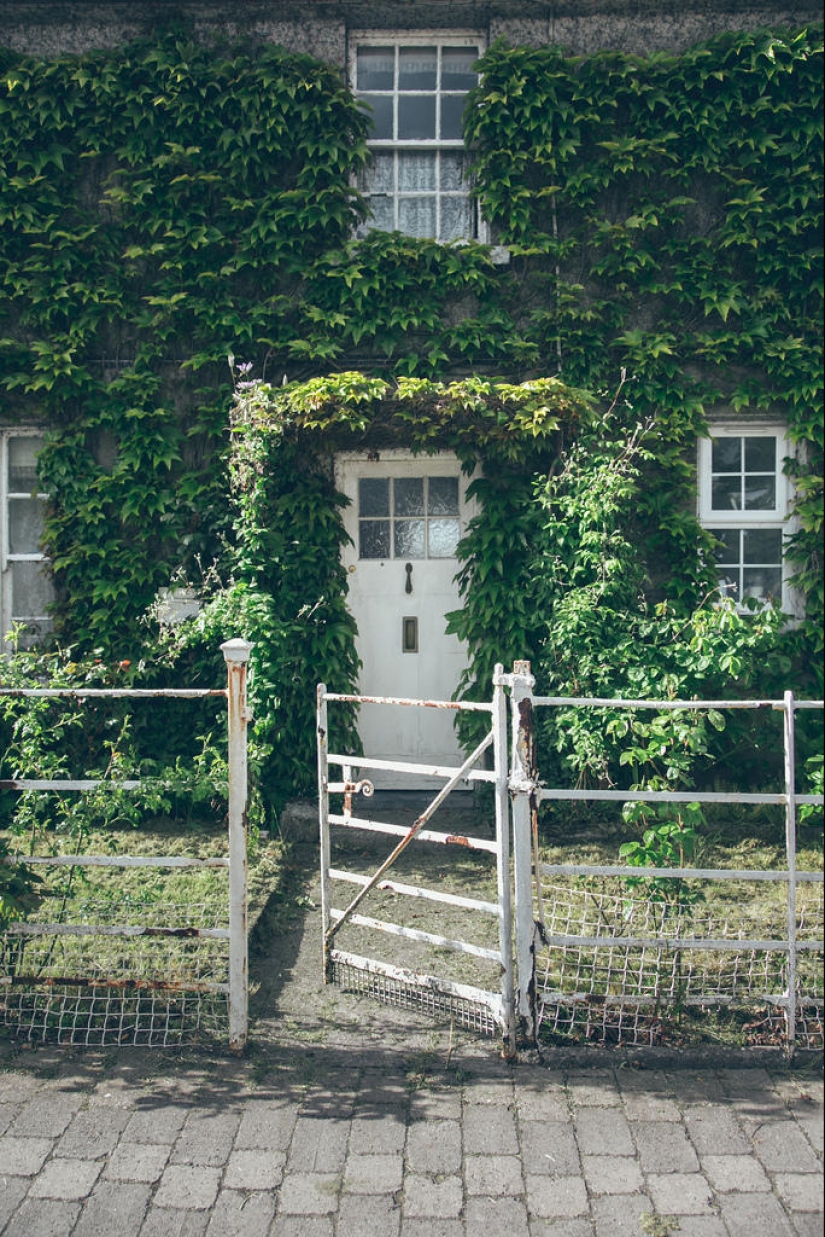Entertaining geography - doors in different parts of Europe Entertaining geography - doors in different parts of Europe