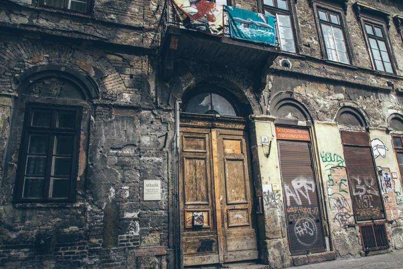 Entertaining geography - doors in different parts of Europe Entertaining geography - doors in different parts of Europe