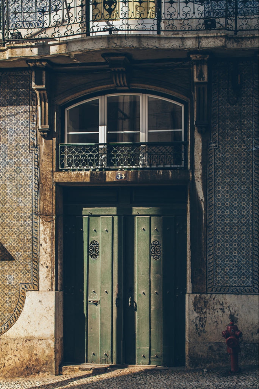 Entertaining geography - doors in different parts of Europe Entertaining geography - doors in different parts of Europe