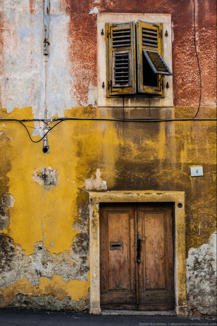 Entertaining geography - doors in different parts of Europe Entertaining geography - doors in different parts of Europe