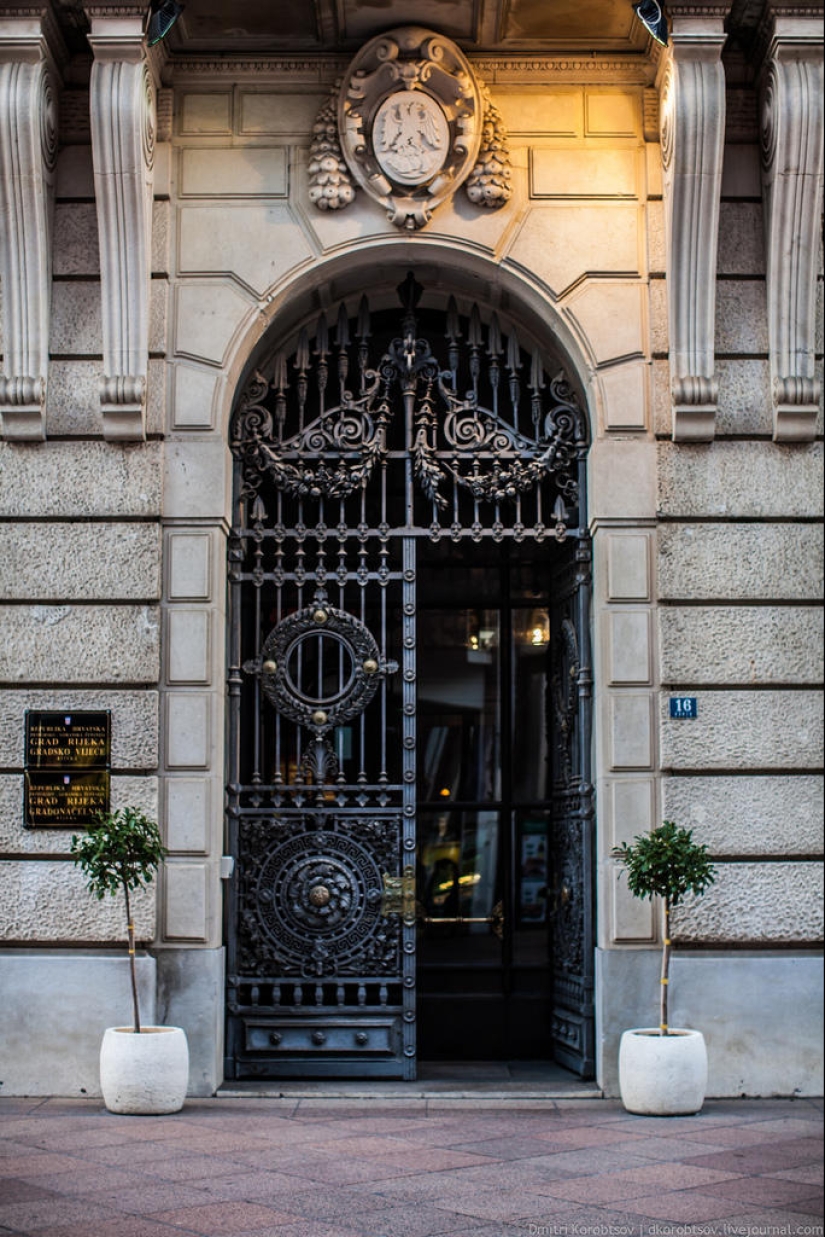 Entertaining geography - doors in different parts of Europe Entertaining geography - doors in different parts of Europe