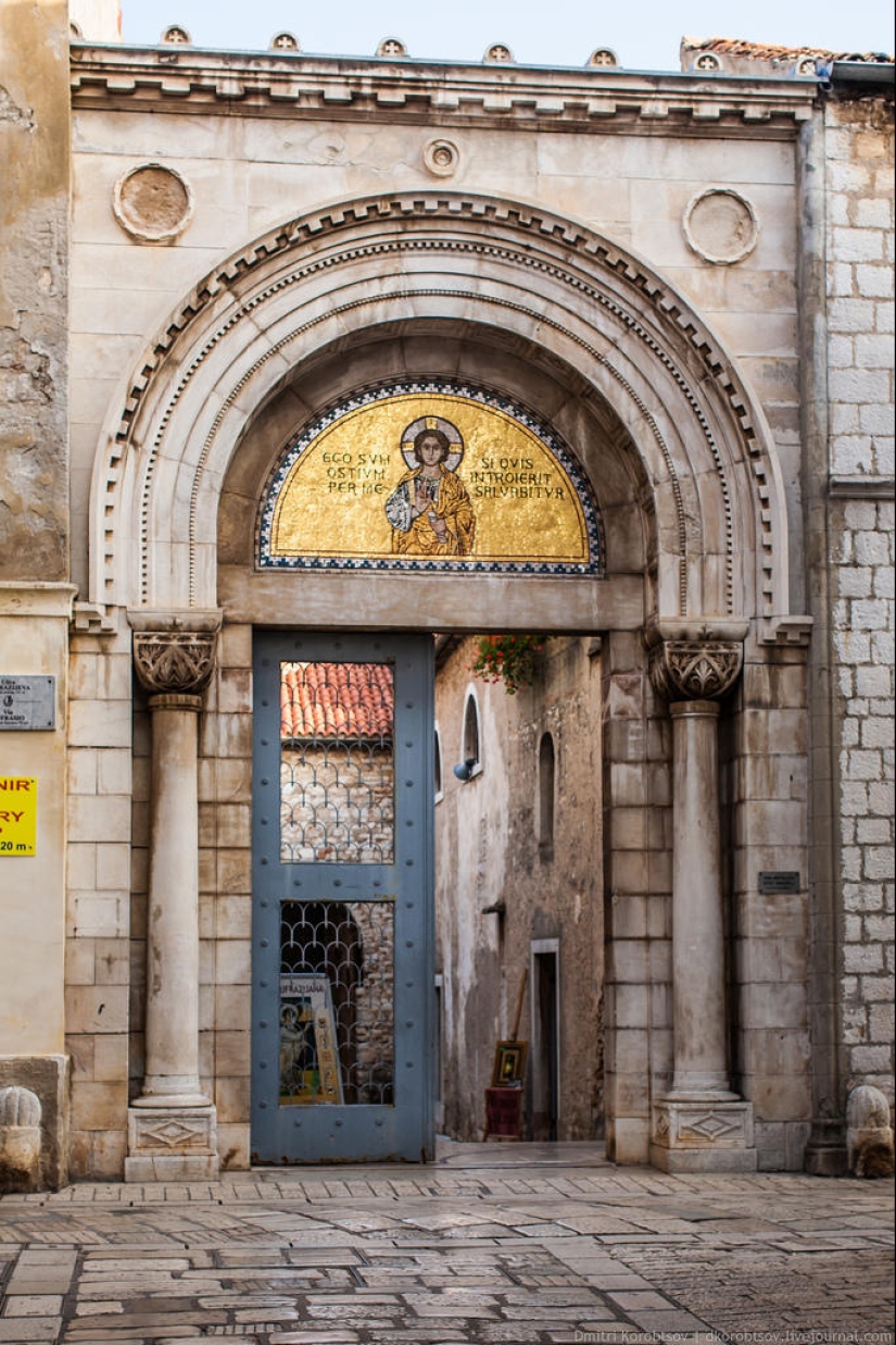 Entertaining geography - doors in different parts of Europe Entertaining geography - doors in different parts of Europe