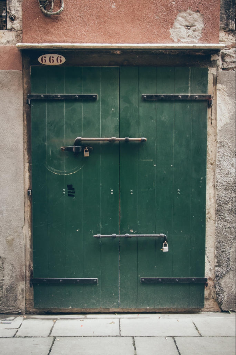 Entertaining geography - doors in different parts of Europe Entertaining geography - doors in different parts of Europe