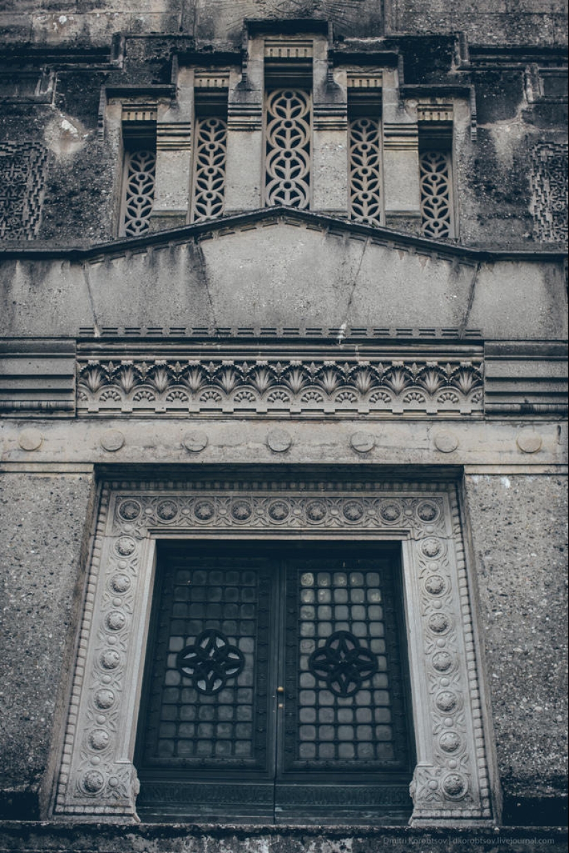 Entertaining geography - doors in different parts of Europe Entertaining geography - doors in different parts of Europe