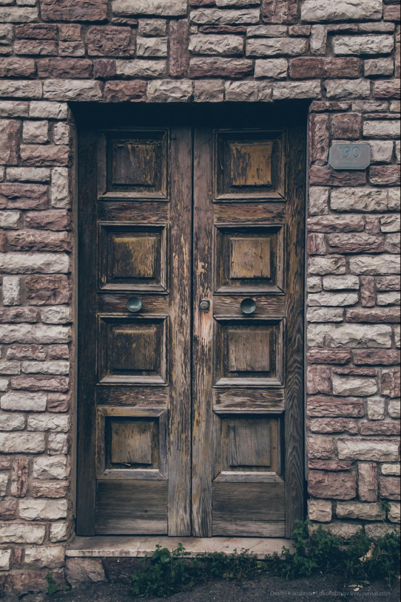 Entertaining geography - doors in different parts of Europe Entertaining geography - doors in different parts of Europe