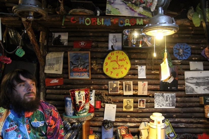 Ermitaño Yuri. Tipi en la carretera de Yaroslavl