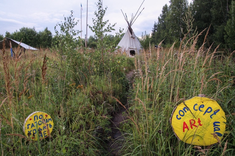 Ermitaño Yuri. Tipi en la carretera de Yaroslavl