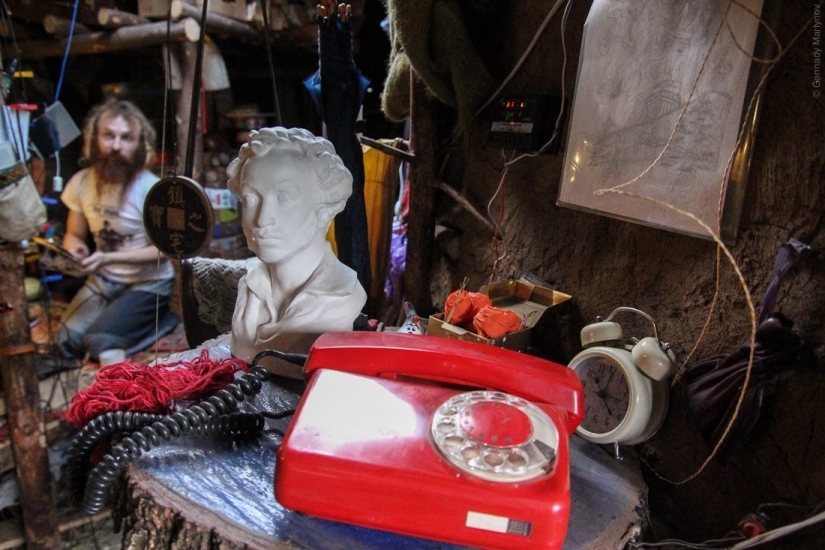 Ermitaño Yuri. Tipi en la carretera de Yaroslavl