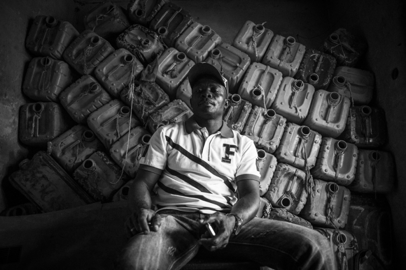 Es solo una bomba, o cómo funciona la mafia petrolera de Benin Es solo una bomba, o cómo funciona la mafia petrolera de Benin