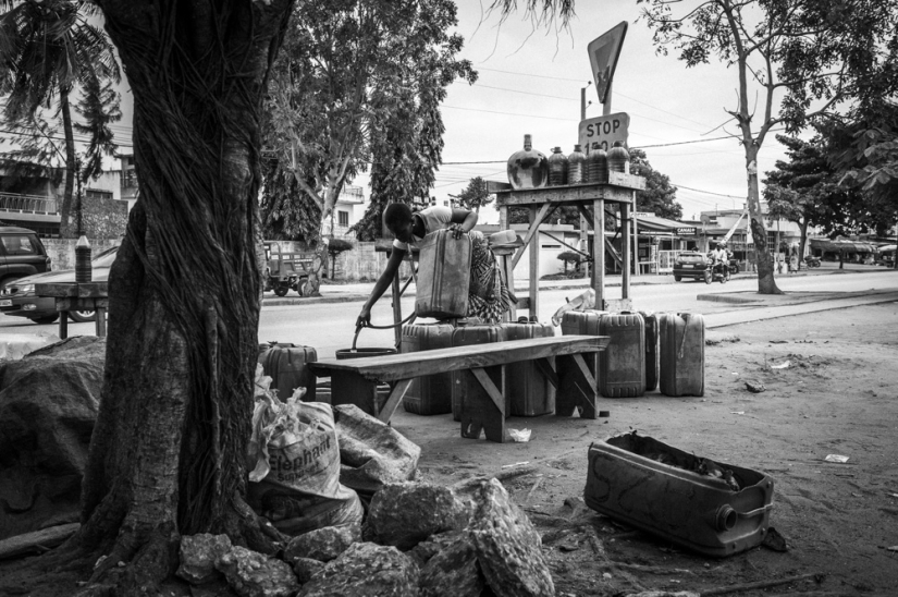 Es solo una bomba, o cómo funciona la mafia petrolera de Benin Es solo una bomba, o cómo funciona la mafia petrolera de Benin