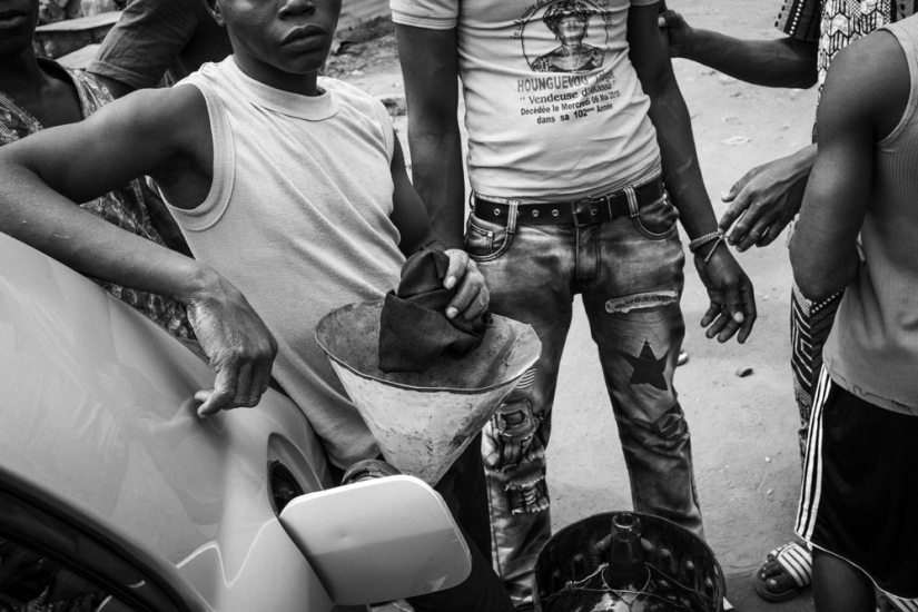 Es solo una bomba, o cómo funciona la mafia petrolera de Benin Es solo una bomba, o cómo funciona la mafia petrolera de Benin