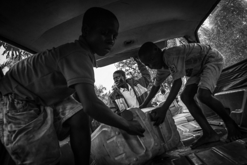 Es solo una bomba, o cómo funciona la mafia petrolera de Benin Es solo una bomba, o cómo funciona la mafia petrolera de Benin