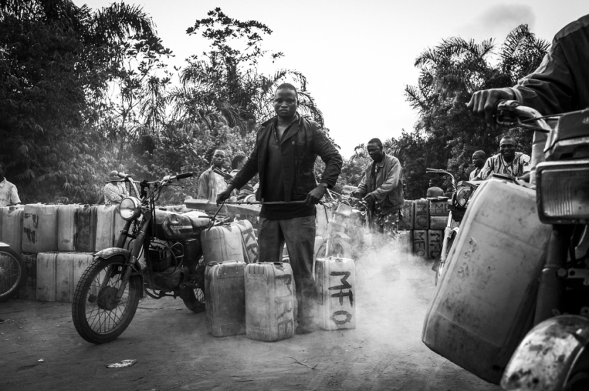 Es solo una bomba, o cómo funciona la mafia petrolera de Benin Es solo una bomba, o cómo funciona la mafia petrolera de Benin