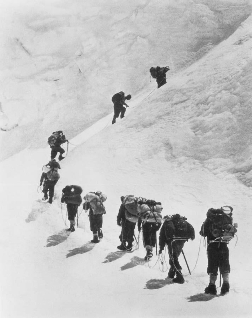 Escalando el Everest: desde 1953 hasta la actualidad Escalando el Everest: desde 1953 hasta la actualidad