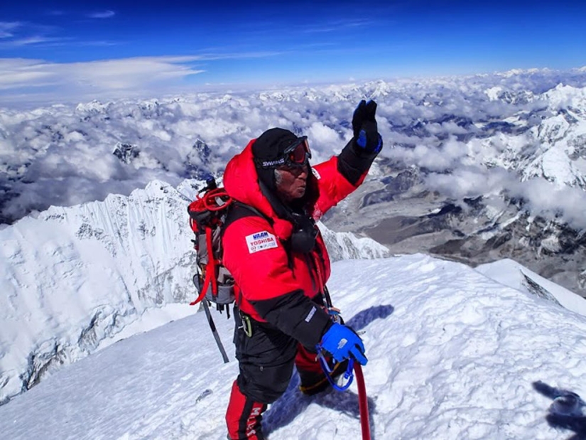 Escalando el Everest: desde 1953 hasta la actualidad Escalando el Everest: desde 1953 hasta la actualidad