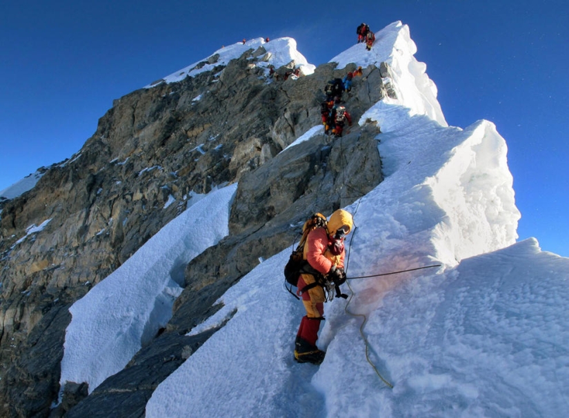 Escalando el Everest: desde 1953 hasta la actualidad Escalando el Everest: desde 1953 hasta la actualidad