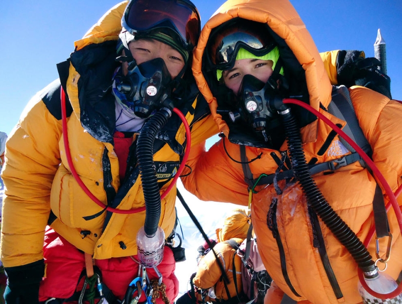 Escalando el Everest: desde 1953 hasta la actualidad Escalando el Everest: desde 1953 hasta la actualidad