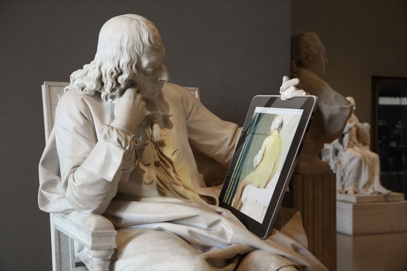 Esculturas clásicas vestidas de hipsters Esculturas clásicas vestidas de hipsters