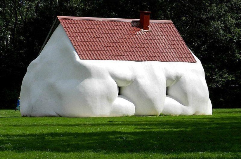 Esculturas de salchichas de Erwin Wurm, autos obesos y otras rarezas Esculturas de salchichas de Erwin Wurm, autos obesos y otras rarezas