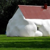 Esculturas de salchichas de Erwin Wurm, autos obesos y otras rarezas