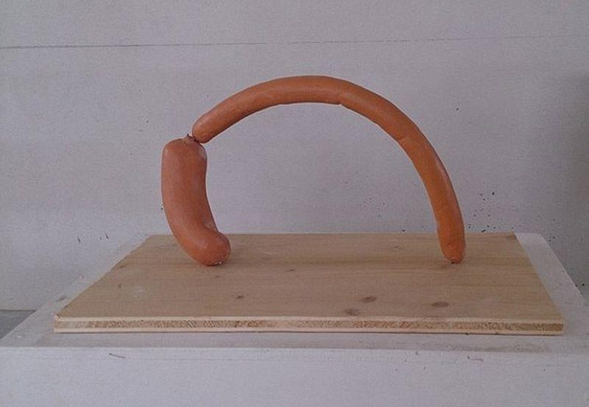 Esculturas de salchichas de Erwin Wurm, autos obesos y otras rarezas Esculturas de salchichas de Erwin Wurm, autos obesos y otras rarezas