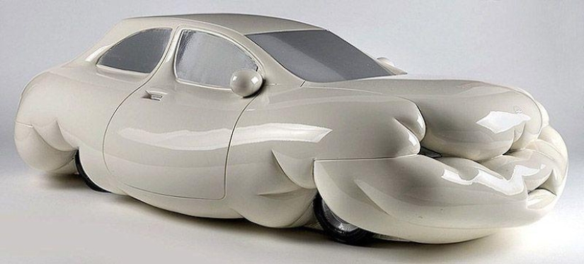 Esculturas de salchichas de Erwin Wurm, autos obesos y otras rarezas Esculturas de salchichas de Erwin Wurm, autos obesos y otras rarezas