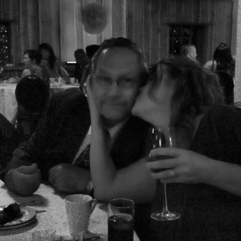 Eso es lo que sucede si no contratas a un fotógrafo profesional para una boda