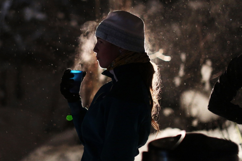 ¡Esquiar! ¡Dale al tipo una pista de esquí, date prisa!