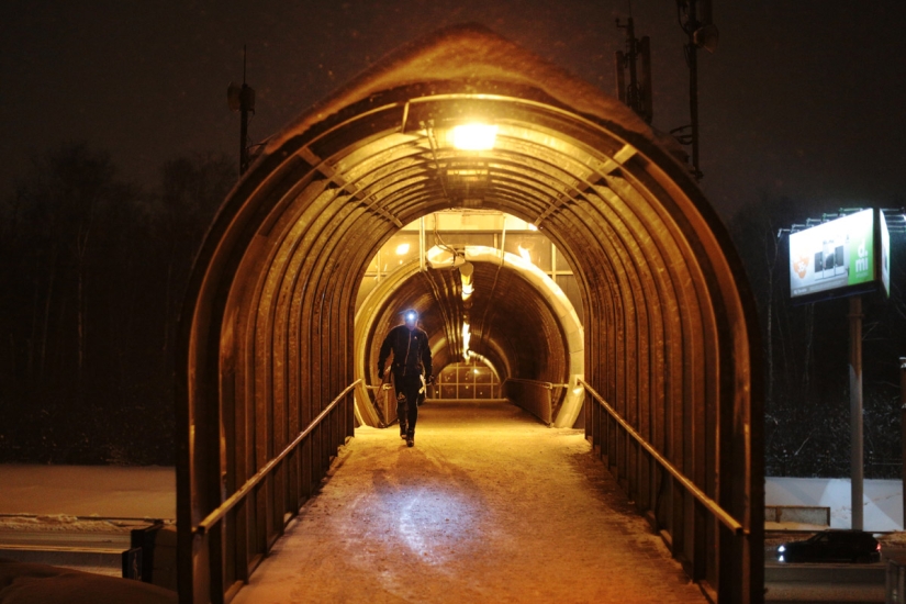 ¡Esquiar! ¡Dale al tipo una pista de esquí, date prisa!